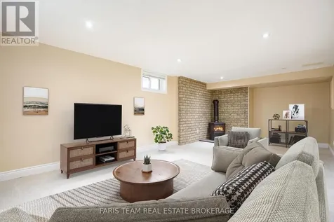 21 Poplar Crescent Oro-medonte ON L0L 1T0