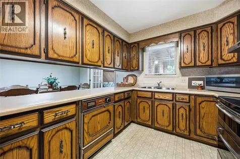 632 Esser Crescent Sarnia ON N7S 5J2