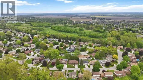 632 Esser Crescent Sarnia ON N7S 5J2