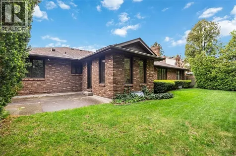 632 Esser Crescent Sarnia ON N7S 5J2
