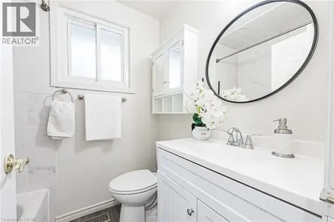 13 East 21st Street Hamilton ON L8V 2T3
