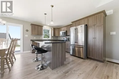 46 Dustin Drive Petawawa ON K8H 0G2