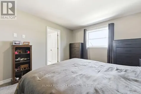46 Dustin Drive Petawawa ON K8H 0G2
