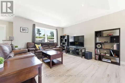 46 Dustin Drive Petawawa ON K8H 0G2