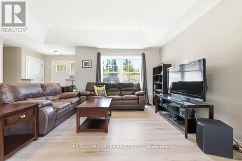 46 Dustin Drive Petawawa ON K8H 0G2