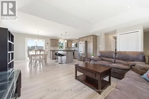 46 Dustin Drive Petawawa ON K8H 0G2