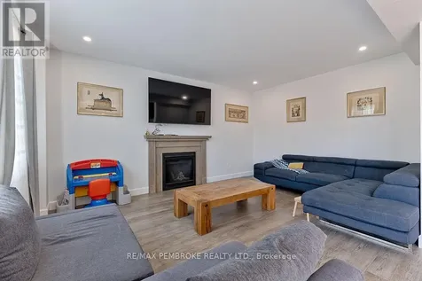 5 Drew Street Petawawa ON K8H 0G7