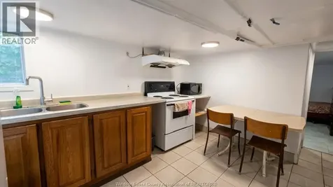 721-723 Campbell Avenue Windsor ON N9B 2H6