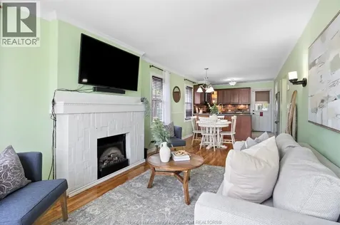 1034 Homedale Windsor ON N8S 2T4