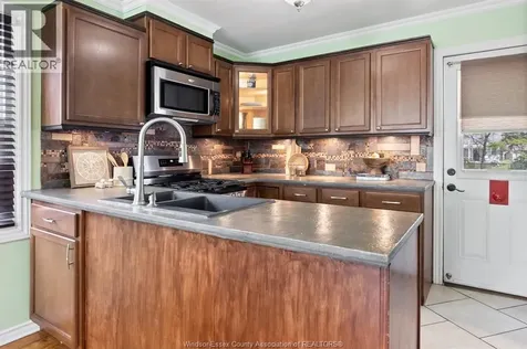 1034 Homedale Windsor ON N8S 2T4