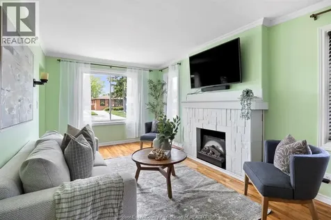 1034 Homedale Windsor ON N8S 2T4