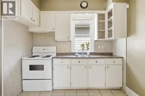 924 Marentette Avenue Windsor ON N9A 2A3