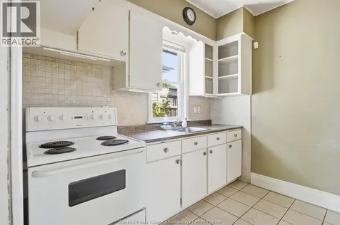 924 Marentette Avenue Windsor ON N9A 2A3