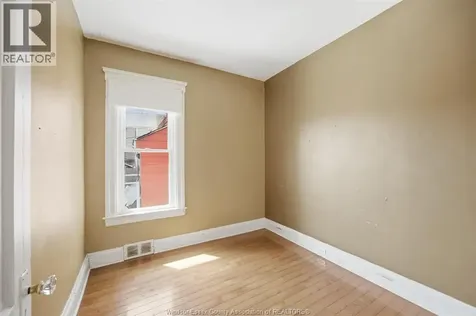 924 Marentette Avenue Windsor ON N9A 2A3
