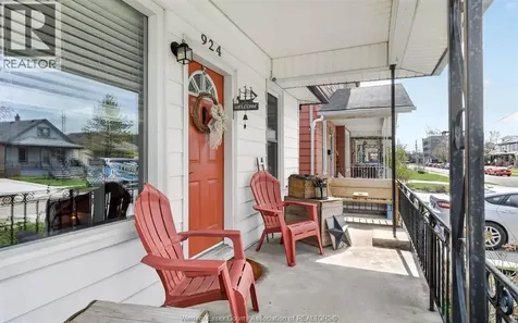 924 Marentette Avenue Windsor ON N9A 2A3