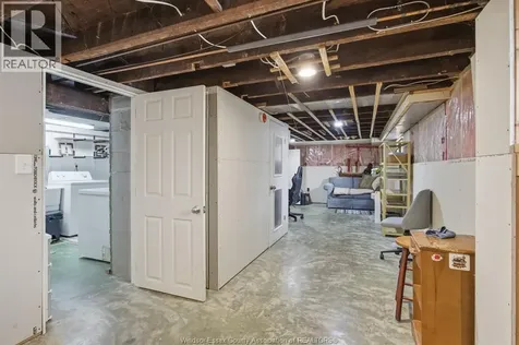 924 Marentette Avenue Windsor ON N9A 2A3