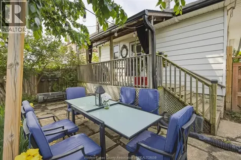 924 Marentette Avenue Windsor ON N9A 2A3