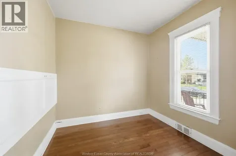 924 Marentette Avenue Windsor ON N9A 2A3