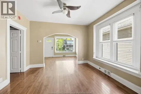 924 Marentette Avenue Windsor ON N9A 2A3