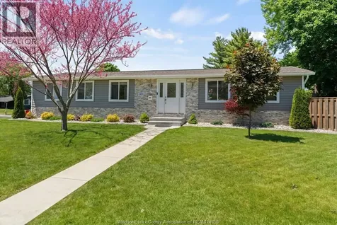 2895 Stillmeadow Windsor ON N8R 1M9