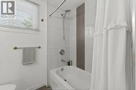 2895 Stillmeadow Windsor ON N8R 1M9