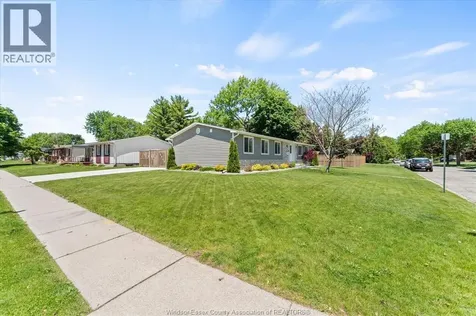2895 Stillmeadow Windsor ON N8R 1M9