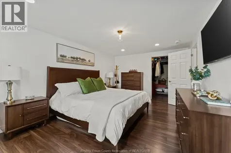 2895 Stillmeadow Windsor ON N8R 1M9