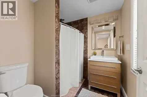 2895 Stillmeadow Windsor ON N8R 1M9