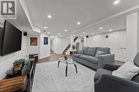 2895 Stillmeadow Windsor ON N8R 1M9