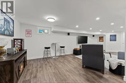 2895 Stillmeadow Windsor ON N8R 1M9