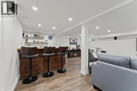2895 Stillmeadow Windsor ON N8R 1M9