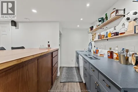 2895 Stillmeadow Windsor ON N8R 1M9