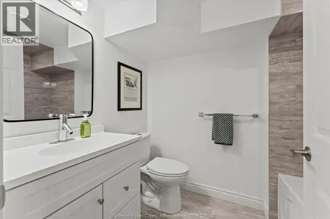2895 Stillmeadow Windsor ON N8R 1M9