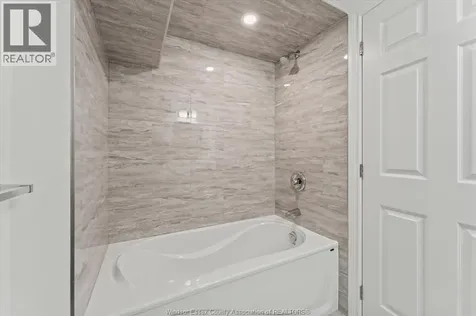 2895 Stillmeadow Windsor ON N8R 1M9