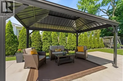 2895 Stillmeadow Windsor ON N8R 1M9