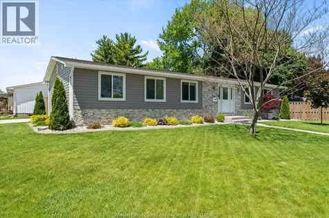 2895 Stillmeadow Windsor ON N8R 1M9
