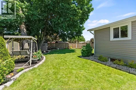 2895 Stillmeadow Windsor ON N8R 1M9
