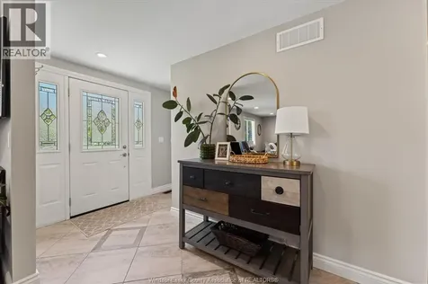 2895 Stillmeadow Windsor ON N8R 1M9