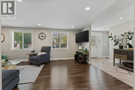 2895 Stillmeadow Windsor ON N8R 1M9