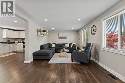 2895 Stillmeadow Windsor ON N8R 1M9