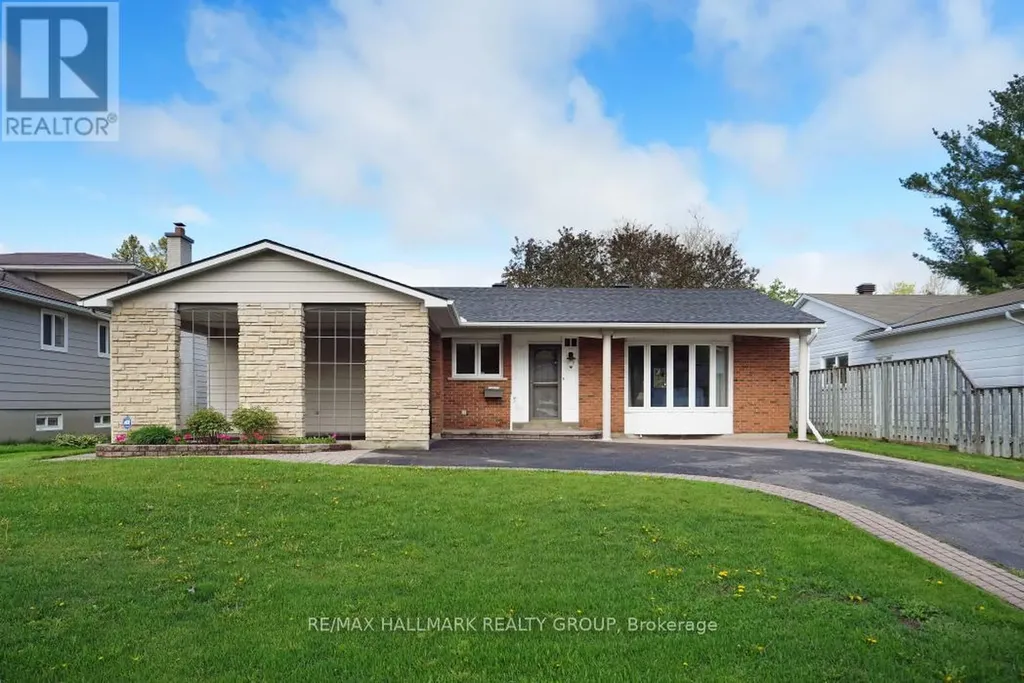 39 Parkwood Crescent Ottawa ON K1B 3J5