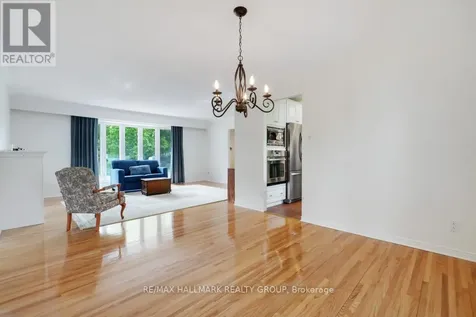 39 Parkwood Crescent Ottawa ON K1B 3J5