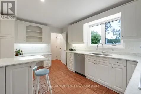 39 Parkwood Crescent Ottawa ON K1B 3J5