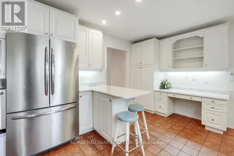 39 Parkwood Crescent Ottawa ON K1B 3J5