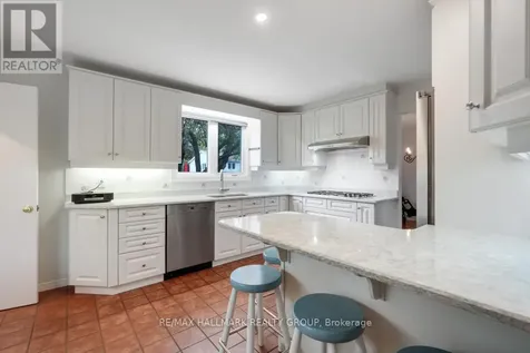 39 Parkwood Crescent Ottawa ON K1B 3J5
