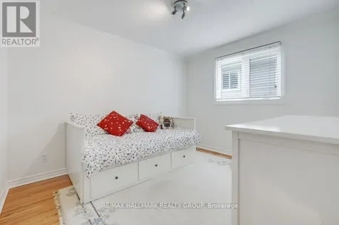 39 Parkwood Crescent Ottawa ON K1B 3J5