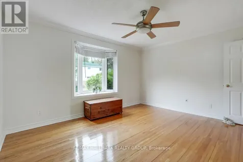 39 Parkwood Crescent Ottawa ON K1B 3J5