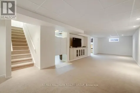 39 Parkwood Crescent Ottawa ON K1B 3J5
