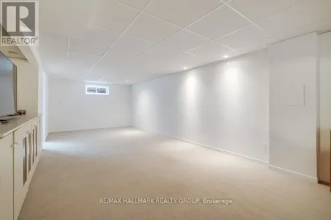 39 Parkwood Crescent Ottawa ON K1B 3J5