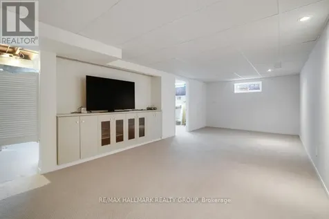 39 Parkwood Crescent Ottawa ON K1B 3J5